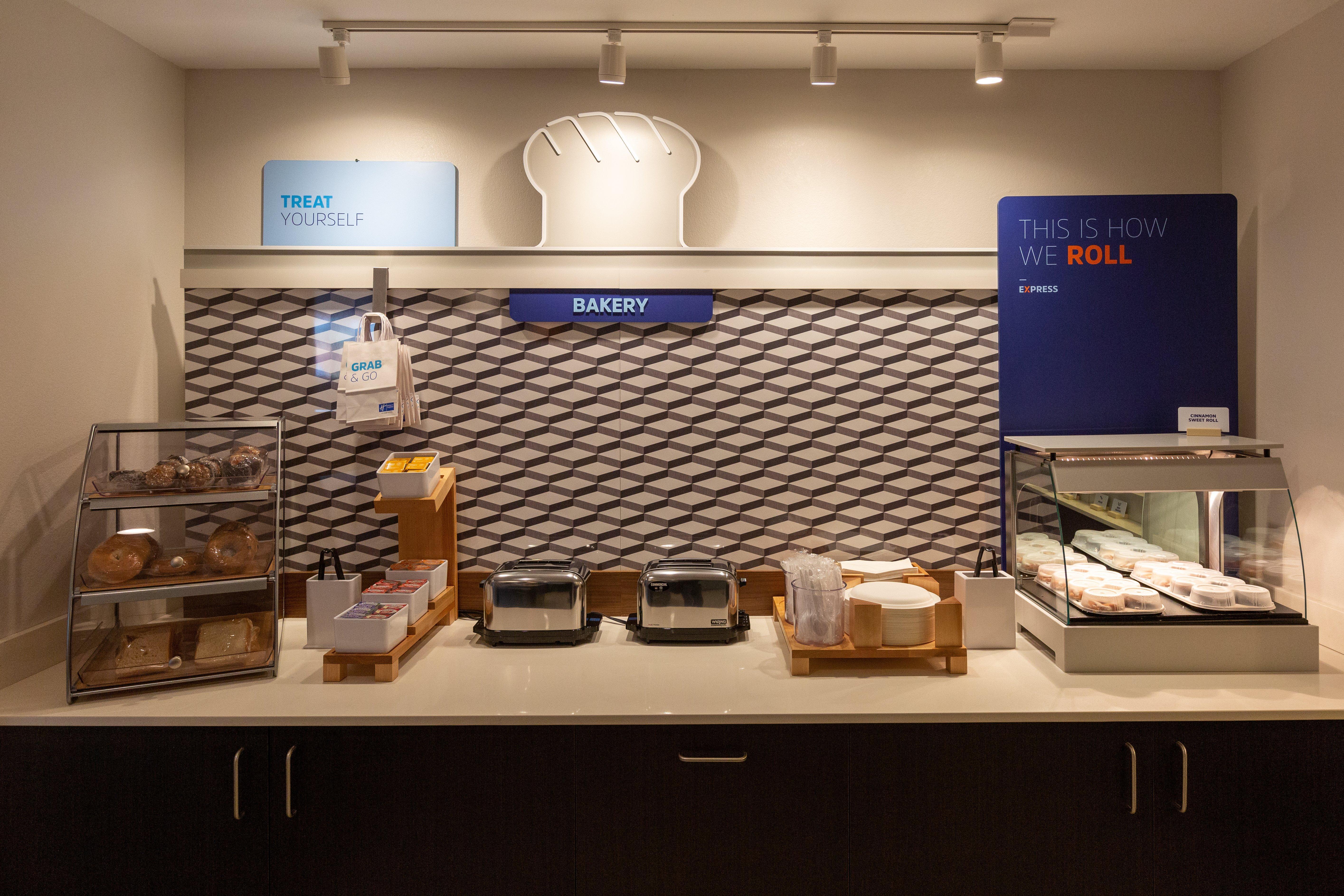 Holiday Inn Express & Suites - Kingfisher, An Ihg Hotel Екстериор снимка