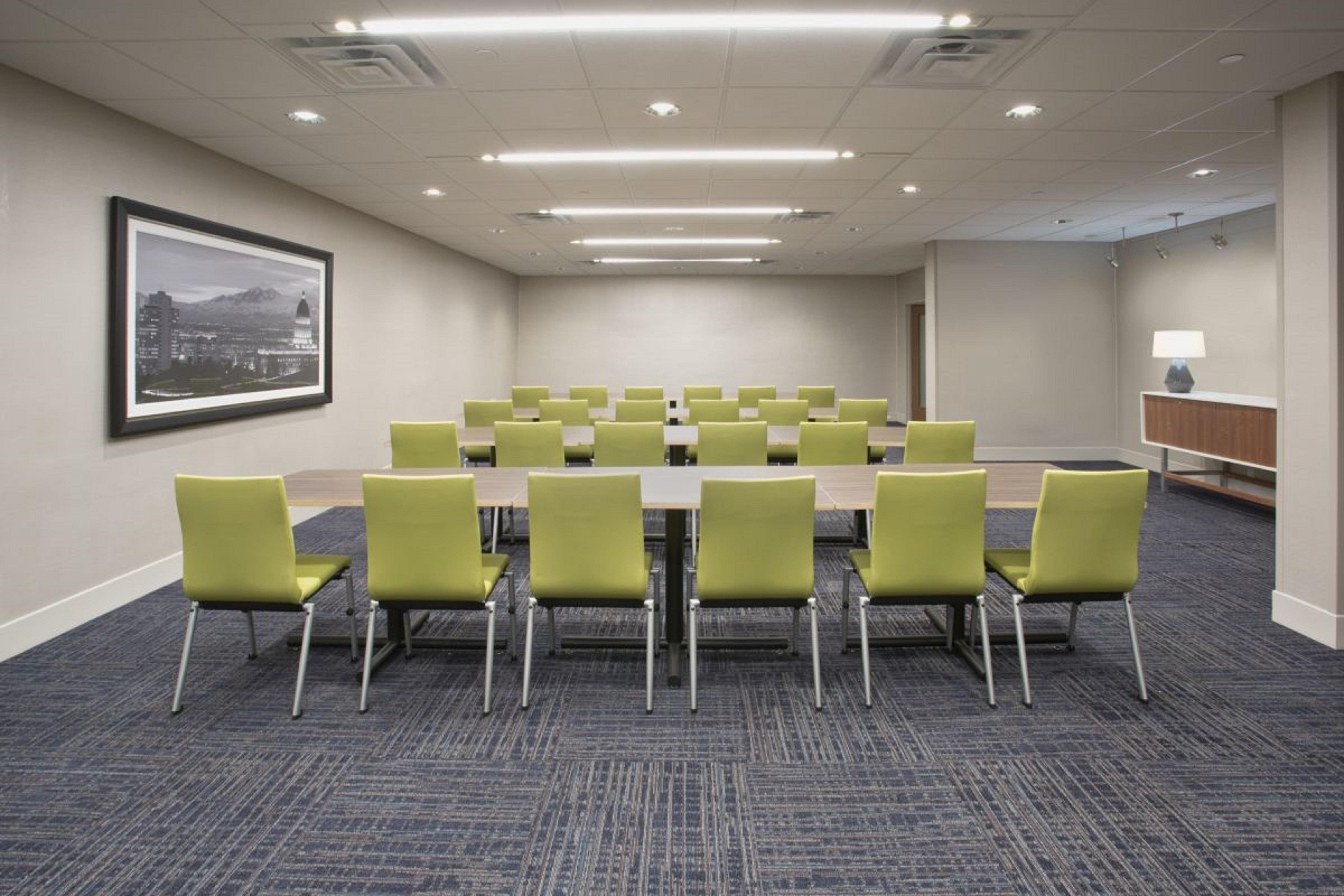 Holiday Inn Express & Suites - Kingfisher, An Ihg Hotel Екстериор снимка